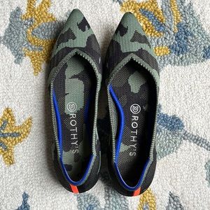 Rothy’s Point Ballet Flats (US SIZE 9 - Olive Camo)